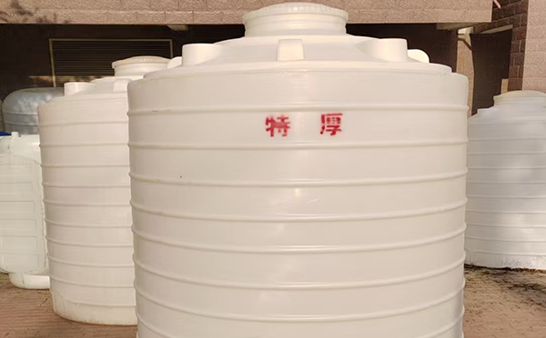 特厚高台塑料桶批量交付实录：强化结构应对严苛储运环境
